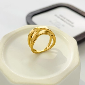 Macro shot of 18K gold plated titanium ring with intertwined geometric hollow lines