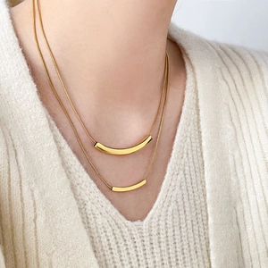Double layered 18K gold plated titanium necklace with minimalist curved bar pendants