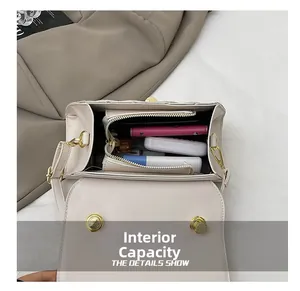 Vue détaillée de l'intérieur du sac montrant les compartiments et la grande capacité