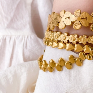 Floral and heart engraved open bangles in 18K gold plated stainless steel set