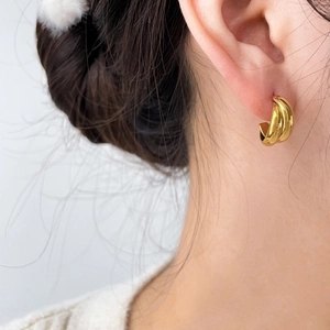 Polished 18K gold-plated titanium steel C-shaped layered geometric hoop earrings for women