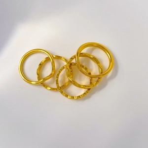 Set of five 18K gold plated stainless steel rings with smooth and engraved wave textures