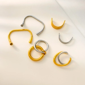 Minimalist bicolor titanium steel jewelry set with gold and silver rings and bangles