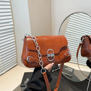 Sac Bandoulière Rétro en Cuir PU Chaîne en Métal Fermoir Ovale Détail de Boucle Sac à Épaule Carré Style Motard Pour Femmes