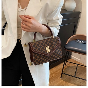 Detailed view of the vintage brown letter print small square bag with golden clasp