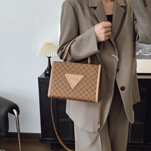 Large capacity vintage printed tote bag with top handle and shoulder strap in brown