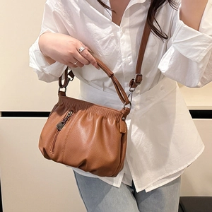 Retro brown pleated shoulder bag in textured leather with a silver zipper pocket