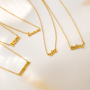 Collana con Pendente a Lettera in Acciaio Inossidabile Placcato Oro 18K Mama Baby Forever Boss Darling Gioielli Regalo Donna