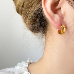 Polished 18K gold plated C-shaped chunky hoop earrings for women in a modern style