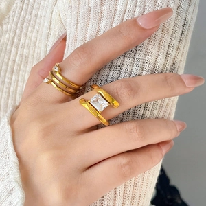 18K gold-plated titanium steel ring set with square zircon on knitted fabric background