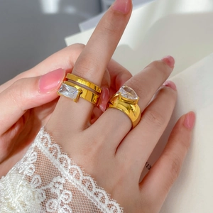 Elegant 18K gold double band ring with rectangular zircon and teardrop gemstone accents