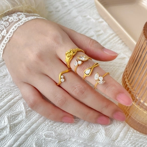 Elegant Zircon Ring Titanium Steel 18K Gold Plated Handshake Teardrop Wave Design French Retro Women Jewelry