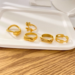 Set of 5 minimalist 18K gold plated titanium steel rings with leaf and curved designs