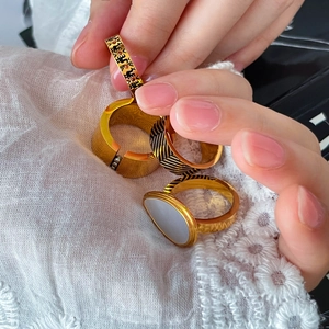 Set of 18K gold-plated titanium steel rings featuring black enamel and shell inlay