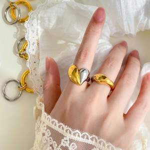 Bagues doubles en titane plaqué or 18K avec design cœur et accents de perles