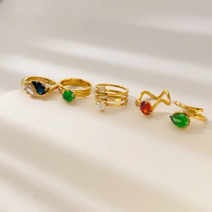 Lot de 5 bagues plaquées or 18 carats avec zircons colorés en forme de goutte et cœur