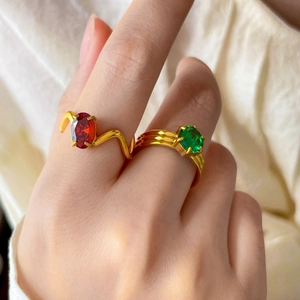 Bagues en acier inoxydable plaqué or 18K avec zircon vert goutte et rouge ovale