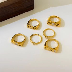 Set of gold 18K plated stainless steel rings with MOM DAD SIS BRO and zircon stones