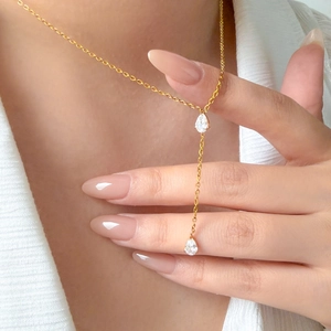 Collier goutte doré élégant avec pendentifs en zircone poire sur une chaîne en Y minimaliste