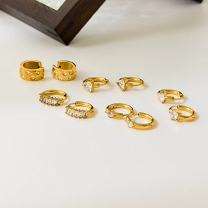 Set of 18K gold plated titanium hoop earrings with star and geometric cubic zirconia