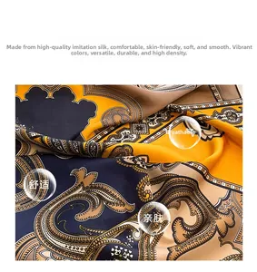 Vue détaillée du motif Paisley et de la texture en soie sur le foulard carré chic