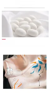 Gros plan d'un foulard en soie de mûrier imprimé avec des cocons naturels
