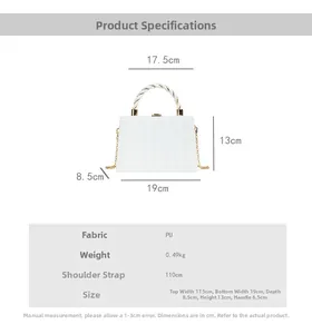 Detailed size chart of white wavy pattern handbag with dimensions in centimeters