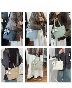 Vues détaillées des sacs seaux en cuir avec foulards imprimés et bandoulières amovibles