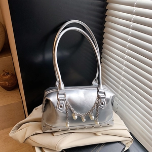 Women Shoulder Bag PU Leather Metallic Rivet Artificial Pearl Chain Decor Y2K Trendy Chic Tote Handbag For Daily Fashion