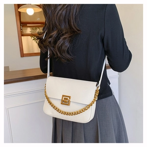 Detail of white lychee pattern bag with gold chain and metal buckle on model back