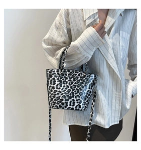 Detail of leopard print crossbody bag with dual handles and detachable PU strap