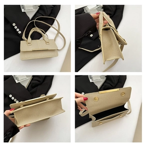 Detailoverzicht van beige geweven handtas met gouden metalen en binnenkant