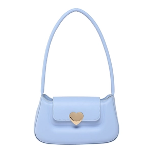 Borsa sottobraccio rettangolare azzurra in pelle opaca con chiusura a cuore