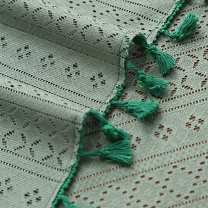 Tovaglia in pizzo verde salvia stile boho con motivi jacquard e nappe verdi