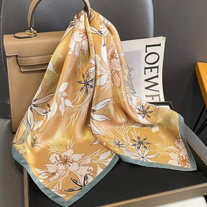 Carré De Satin De Mûrier Imprimé Floral Lys Foulard Élégant Pour Femme Accessoires De Mode Légers
