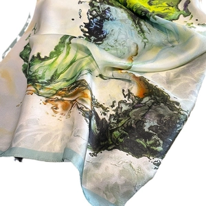 Seidenschal im künstlerischen Ölgemälde-Stil mit grünen und gelben Farbmustern