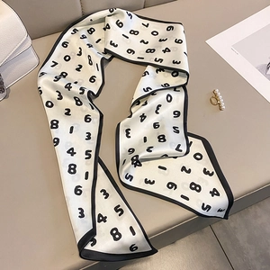 Long foulard en satin de soie avec imprimé numérique et bordure noire pour cheveux ou cou