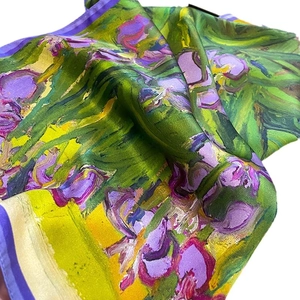 Carré de soie artistique imprimé Iris de Van Gogh avec bordure violette élégante
