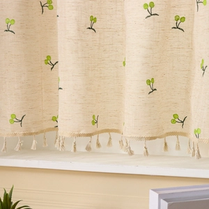 Tenda da caffè in lino con ricamo a ciliegia verde e bordo con nappe decorative