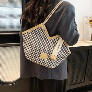 Fashion houndstooth tote bag with large capacity and stylish contrast shoulder strap