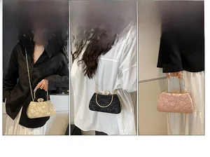 Aperçu de pochettes de soirée en dentelle dorée, noire et rose avec bandoulière chaîne