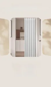 Détail du rideau de porte pliant épaissi à rayures verticales en beige sable clair