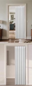 Détail du rideau de porte pliant blanc avec œillets métalliques renforcés et tringle