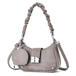 Sac sous le bras croissant taupe avec anse plissée, mini-bourse et fermoir argenté