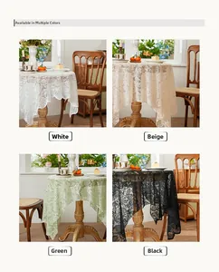 Gedetailleerde vierkleurige collage van kanten gehaakte tafelkleden met bloemen