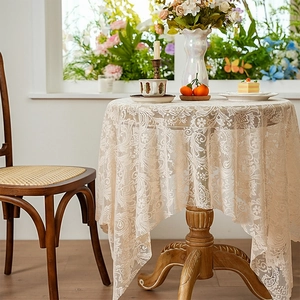 Elegante Franse kant tafelkleed met bloemmotieven voor rechthoekige en ronde tafels
