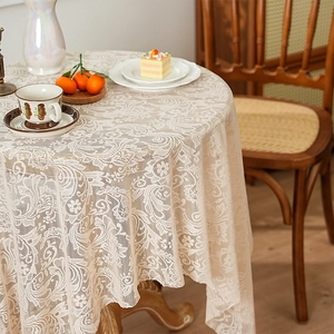Elegante gebroken witte kanten tafelkleed met holle bloempatronen voor ronde tafels