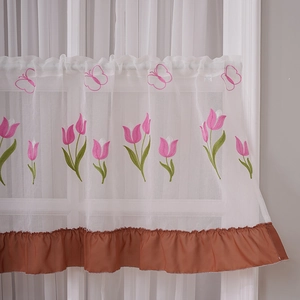 Rideau de café voilage blanc avec broderie tulipe et bordure volantée brune
