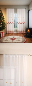 Détails du voilage de Noël blanc avec broderie de renne et finition passe-tringle