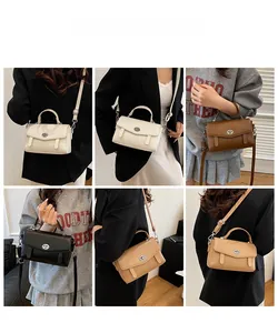 Detalle de varios bolsos cuadrados minimalistas mostrando diferentes estilos de transporte